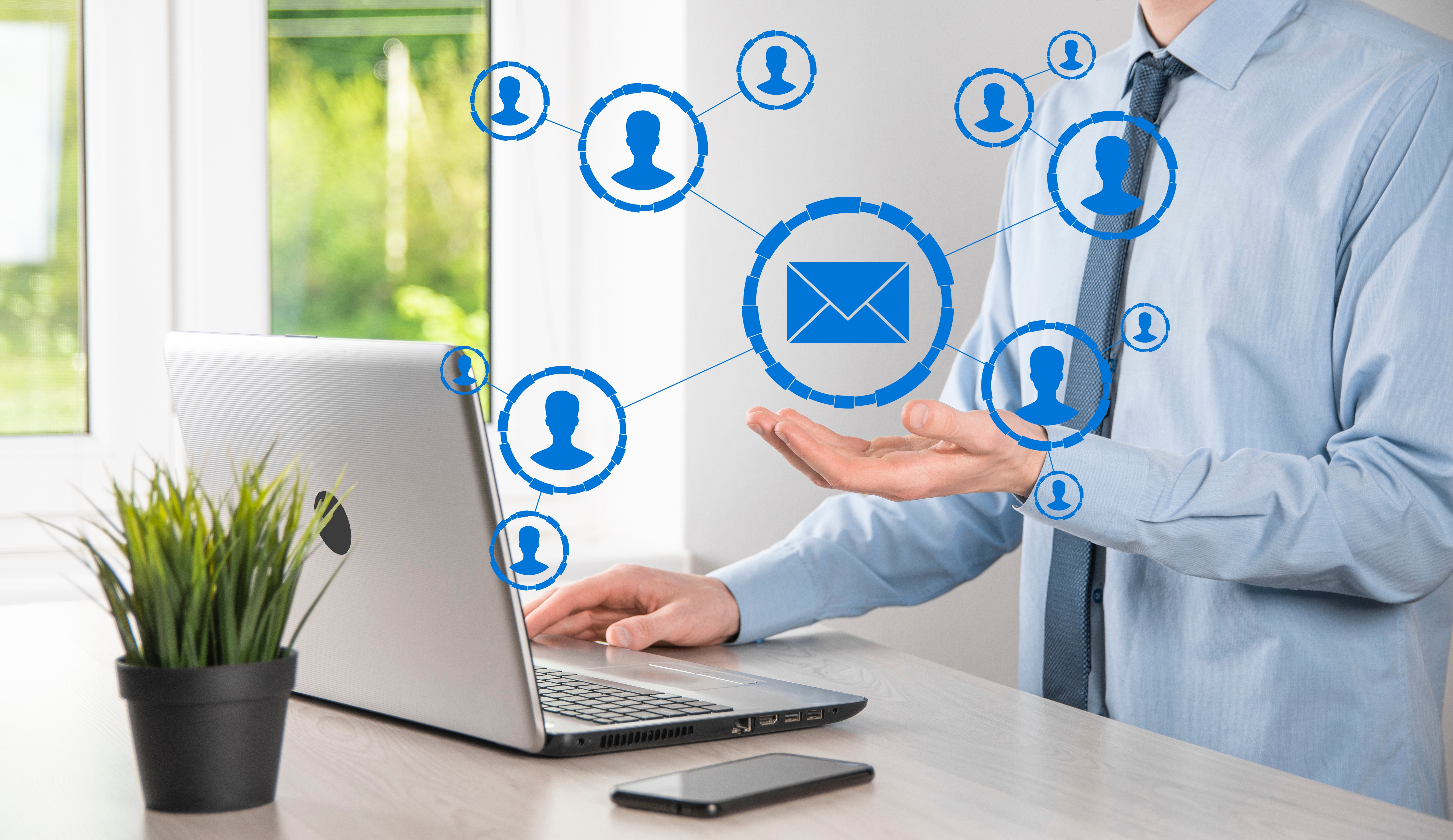 Campagnes SMS ou email : pourquoi le message texte frappe plus fort