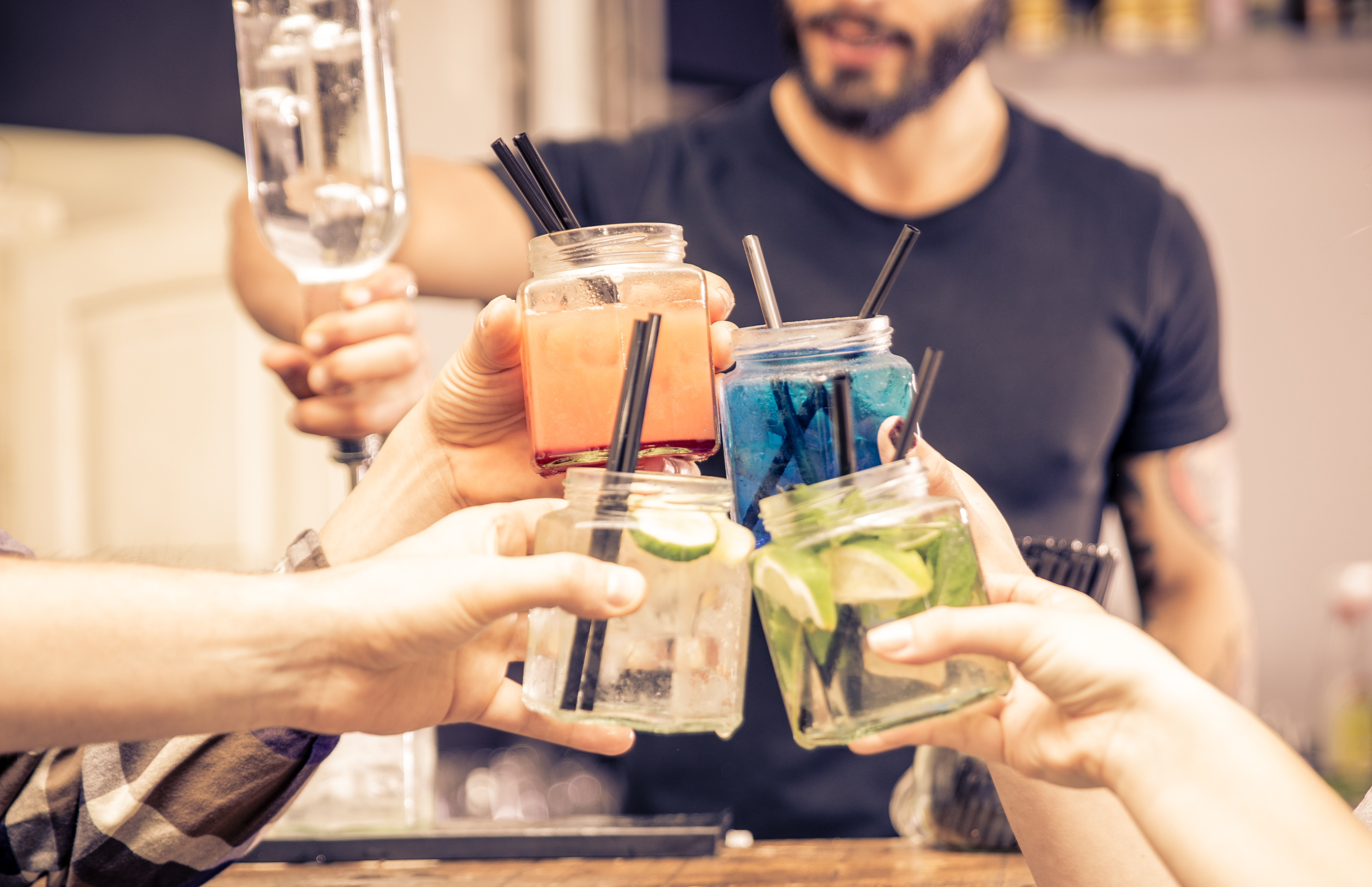 Plateforme d'envoi de SMS pour bars à cocktails : optimiser la fidélisation et l'animation clients